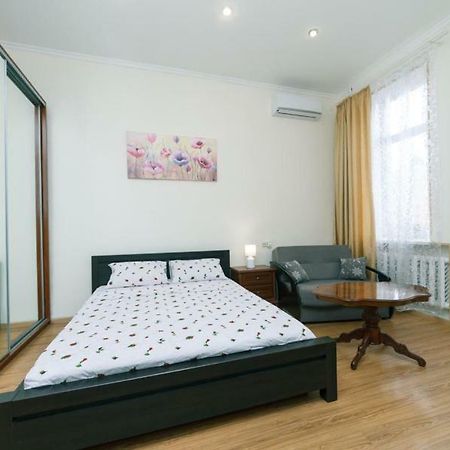 Apartment On Saksahanskoho Street Киев Экстерьер фото