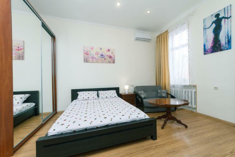 Apartment On Saksahanskoho Street Киев Экстерьер фото